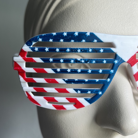 🥂 Host Pick 🥂 Fun Party Patriotic Plastic Vented Shades - Picture 3 of 6